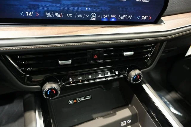 2026 Chevrolet Suburban High Country - Photo 21