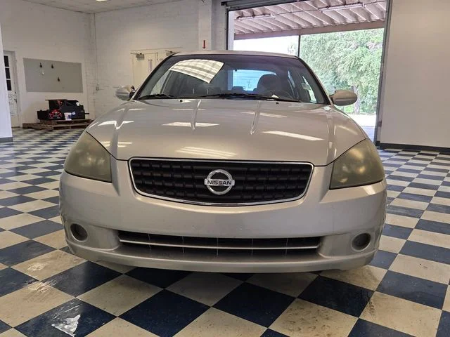 Used 2006 Silver Nissan 2.5 S image 2