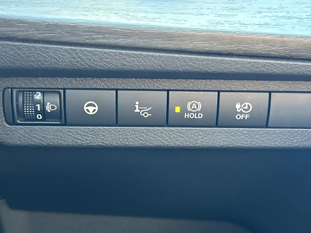 Used 2023 Black Nissan ENGAGE image 19