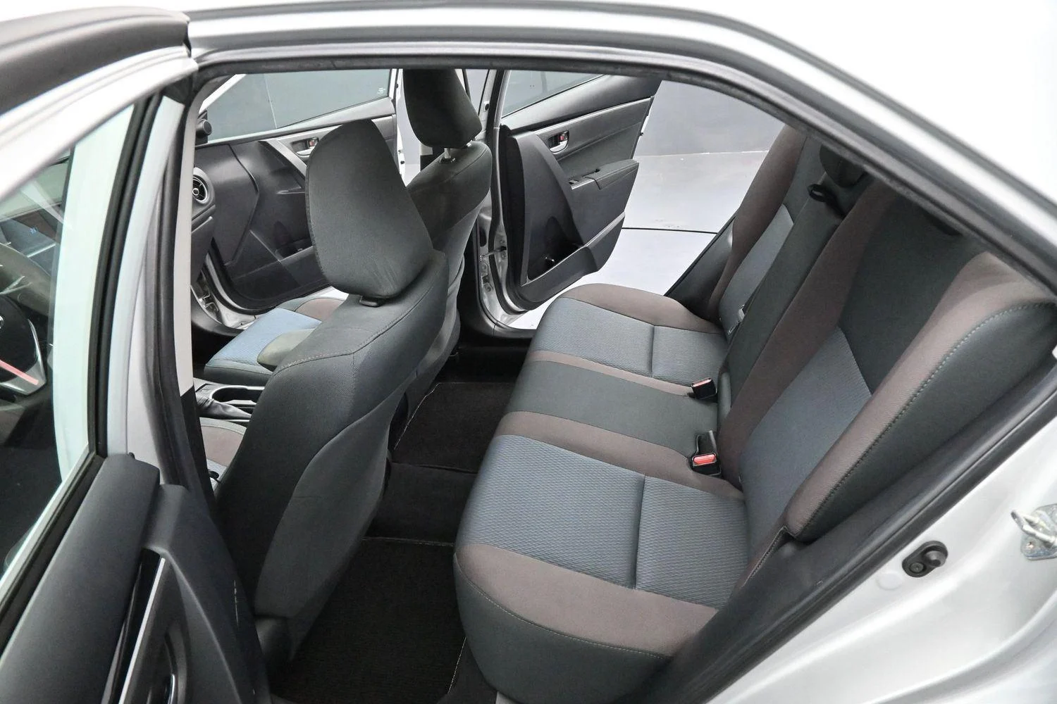 Used 2019 Classic Silver Metallic Toyota LE image 26