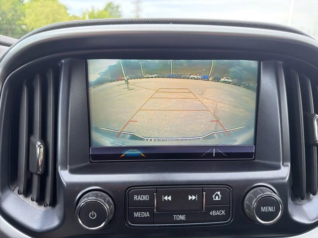 Used 2018 SUMMIT WHITE Chevrolet 4WD LT image 16