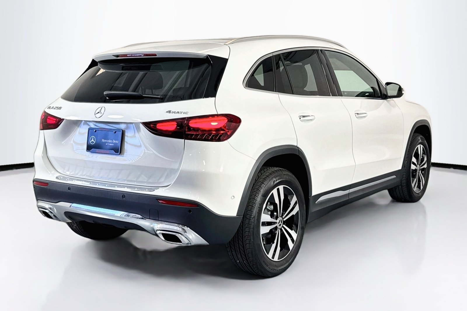 New 2026 Polar White Mercedes-Benz GLA 250 image 5