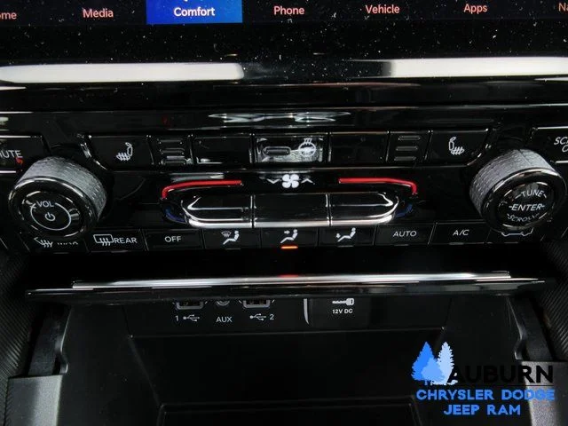 New 2025 Velvet Red Pearl-Coat Exterior Paint Jeep Limited image 12