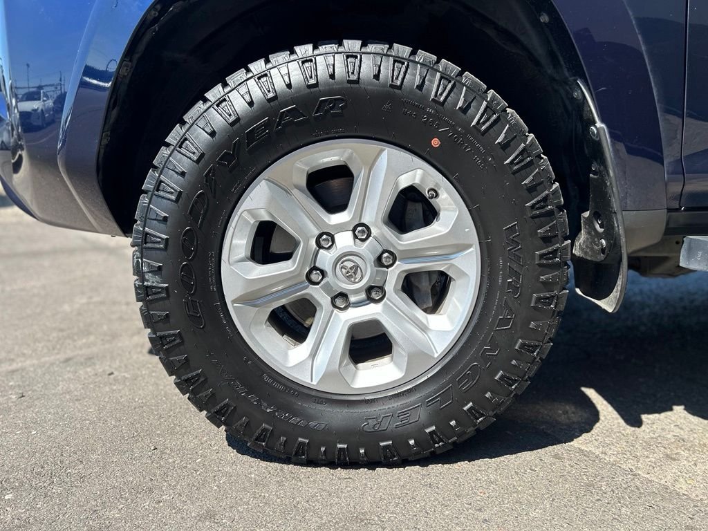 Used 2019 Nautical Blue Metallic Toyota SR5 image 11