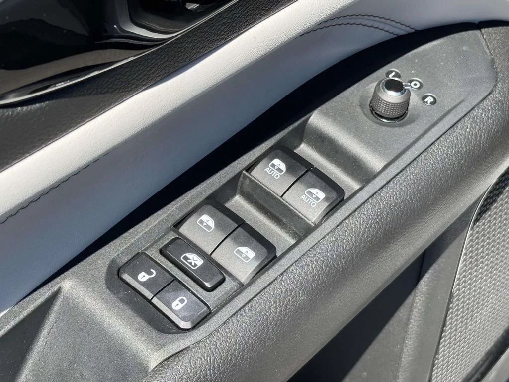Used 2026 Silver Jeep Limited image 28