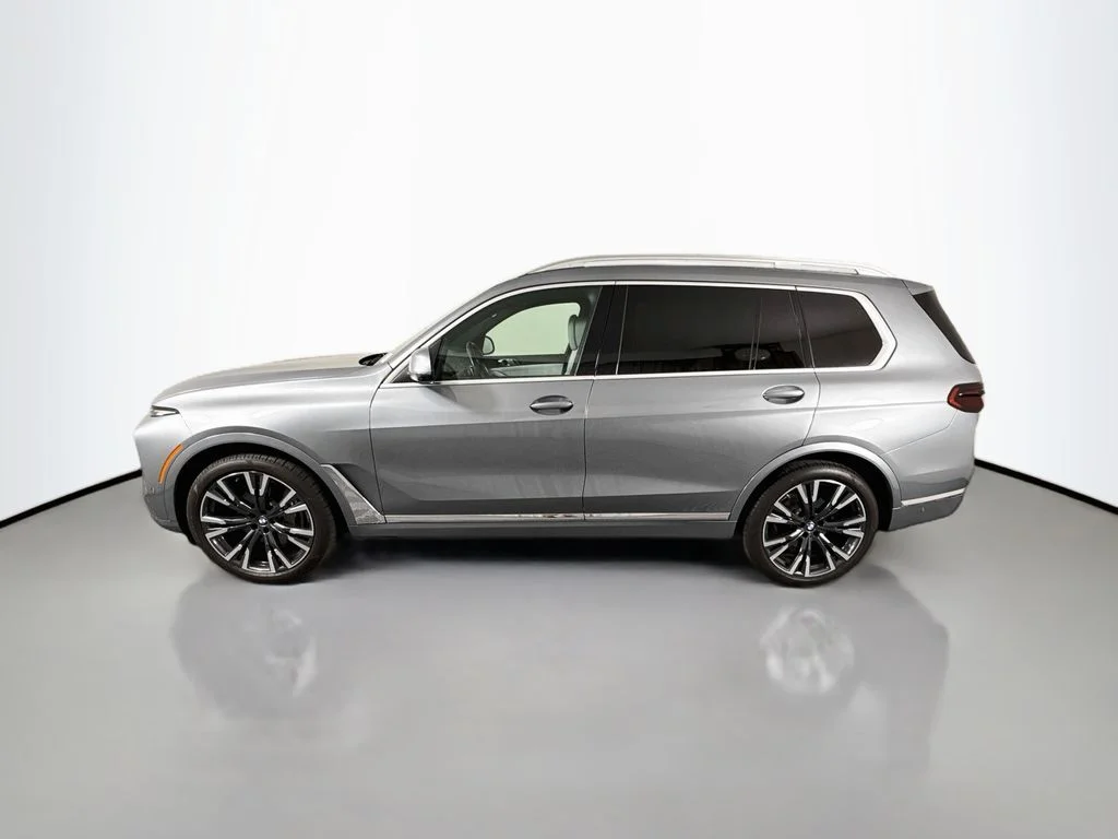 Used 2024 Gray BMW xDrive40i image 4