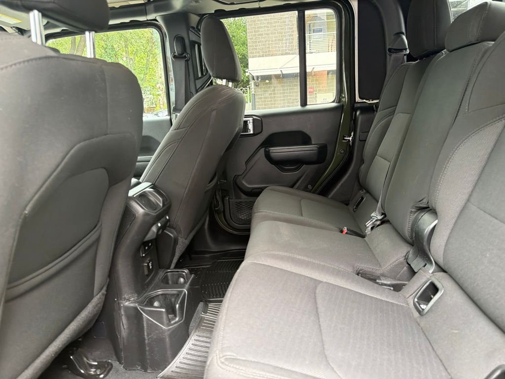 Used 2023 Green Jeep Sport S image 21