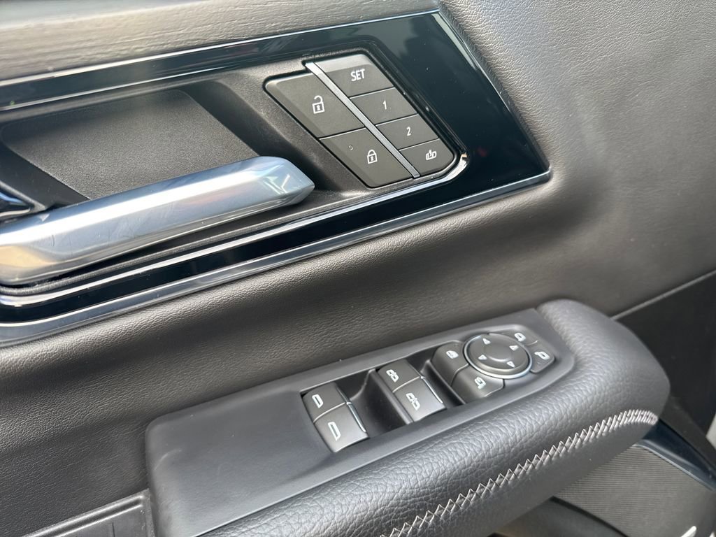 2025 GMC Yukon Denali - Photo 16