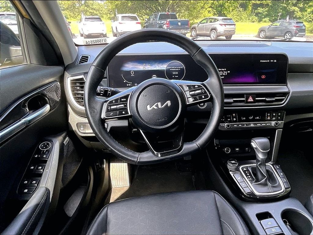 Used 2024 Green Kia SX image 17