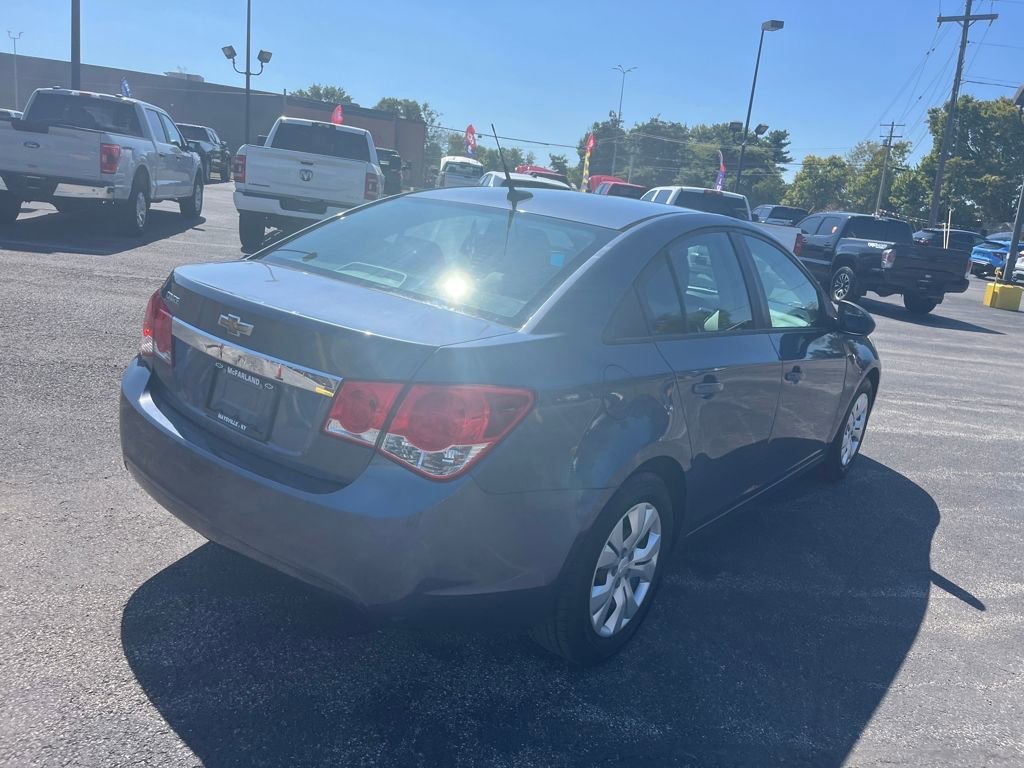 2014 Chevrolet Cruze LS photo 2
