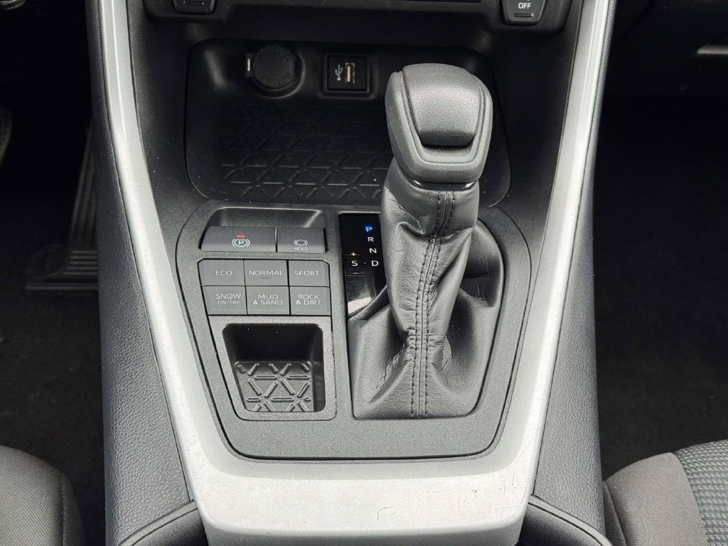 Used 2025 Silver Toyota LE image 6