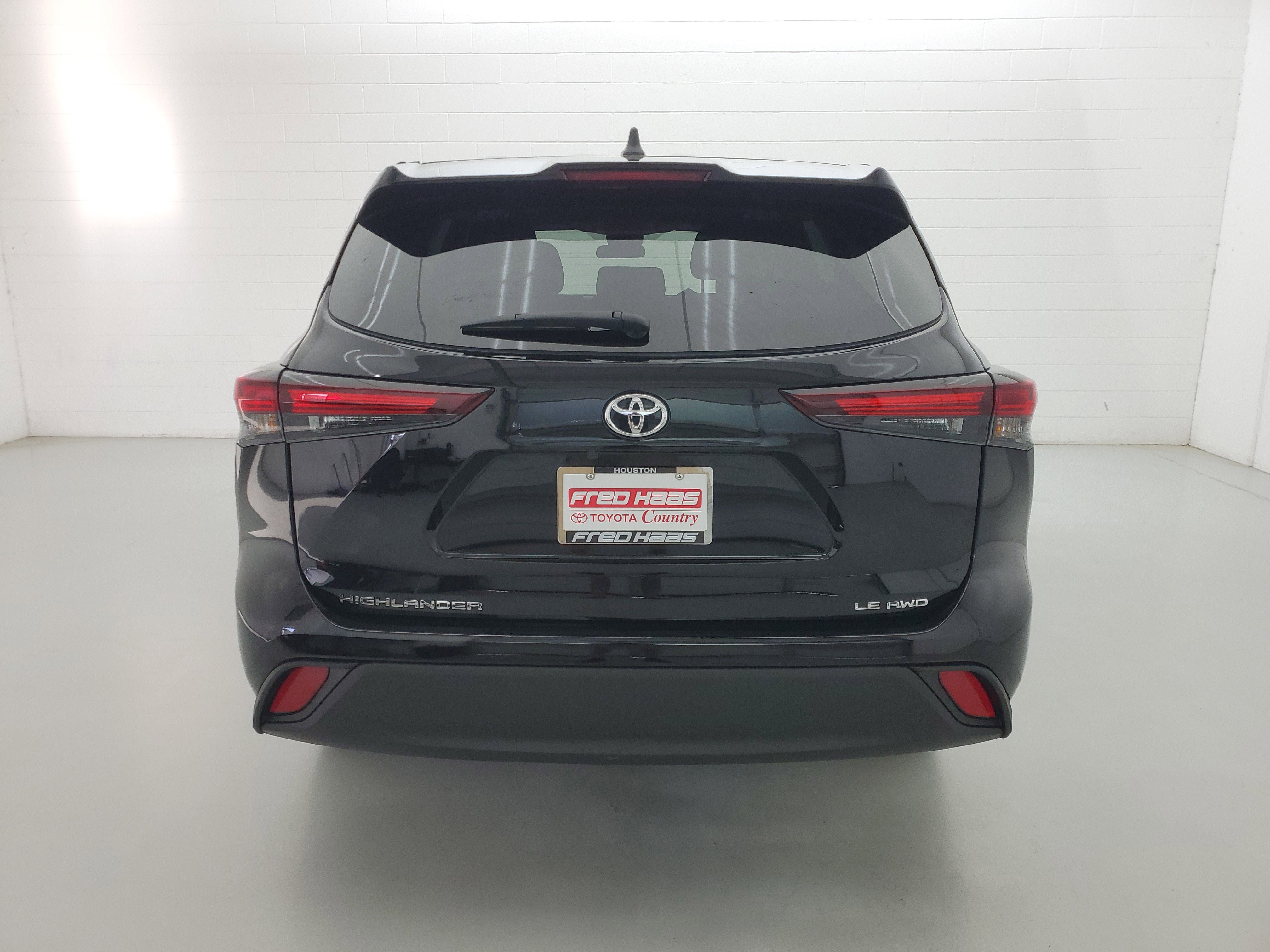 2024 Toyota Highlander LE - Photo 6