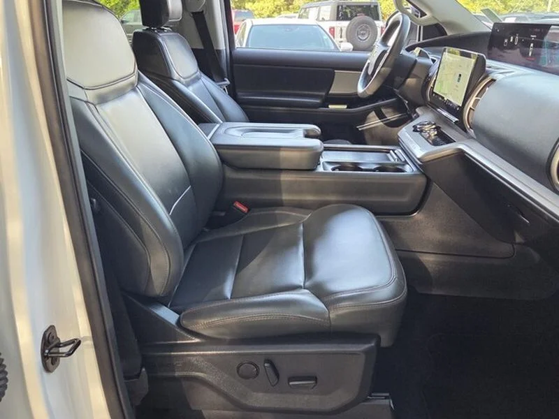 Certified Used 2025 Oxford White Ford Active image 17