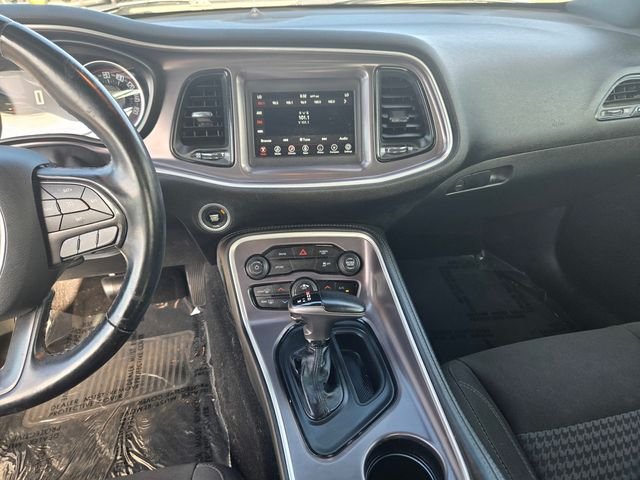 Used 2019 White Dodge SXT image 16