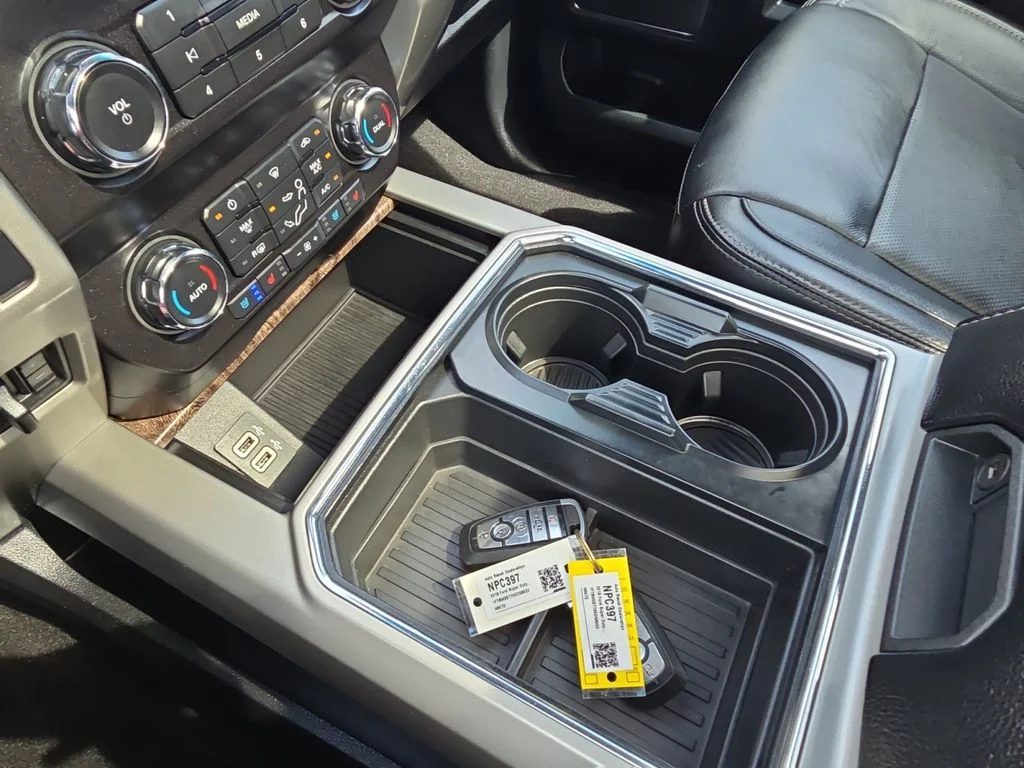 Used 2019 White Platinum Tri-Coat Metallic Ford LARIAT image 18