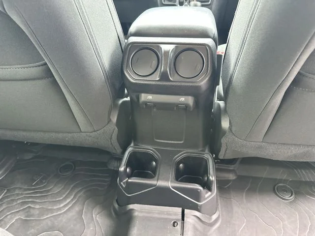 Used 2020 Silver Jeep Unlimited Sport S image 22