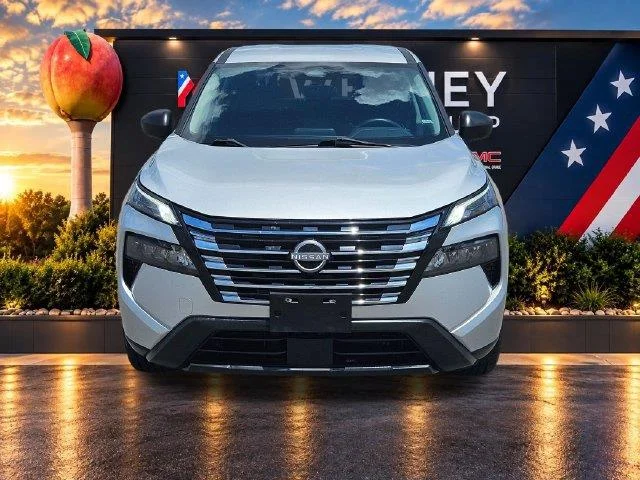Used 2024 Silver Nissan S image 8
