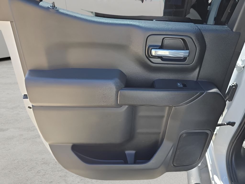 Used 2022 White Chevrolet Custom image 21