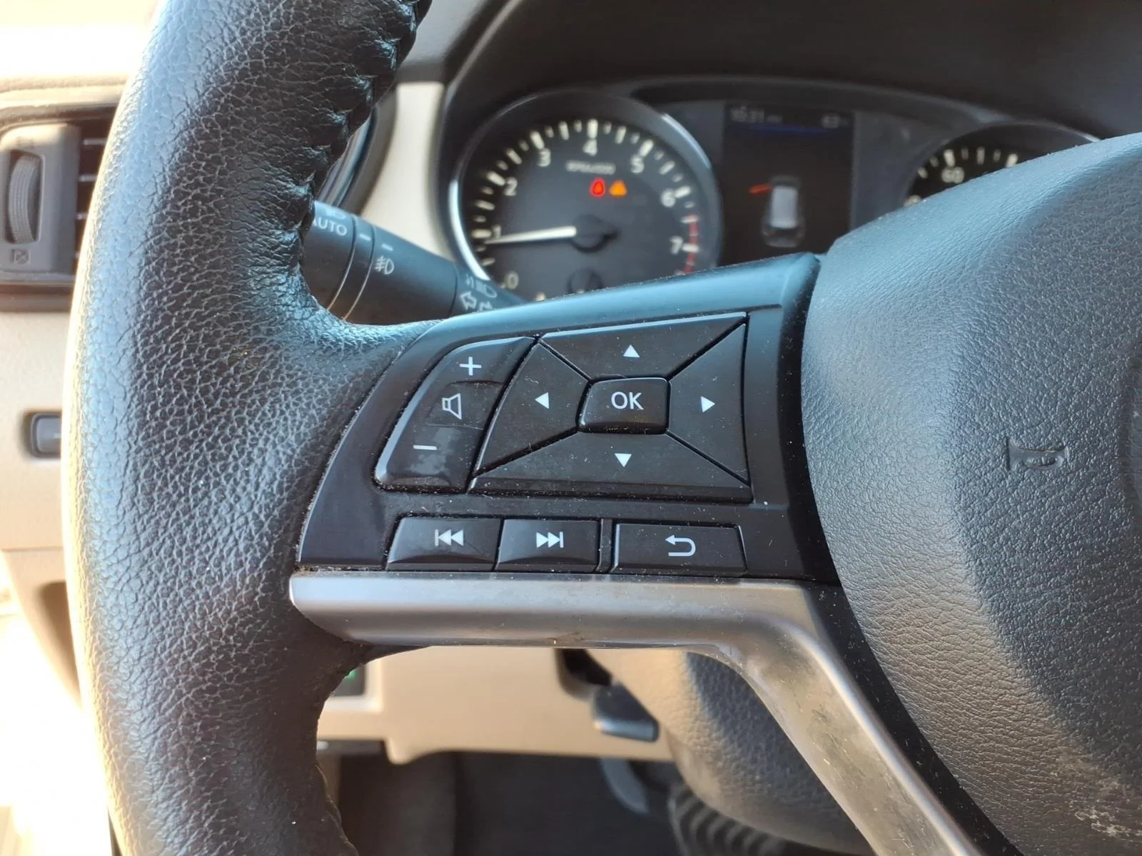 Used 2020 Pearl White Tricoat Nissan SL image 29
