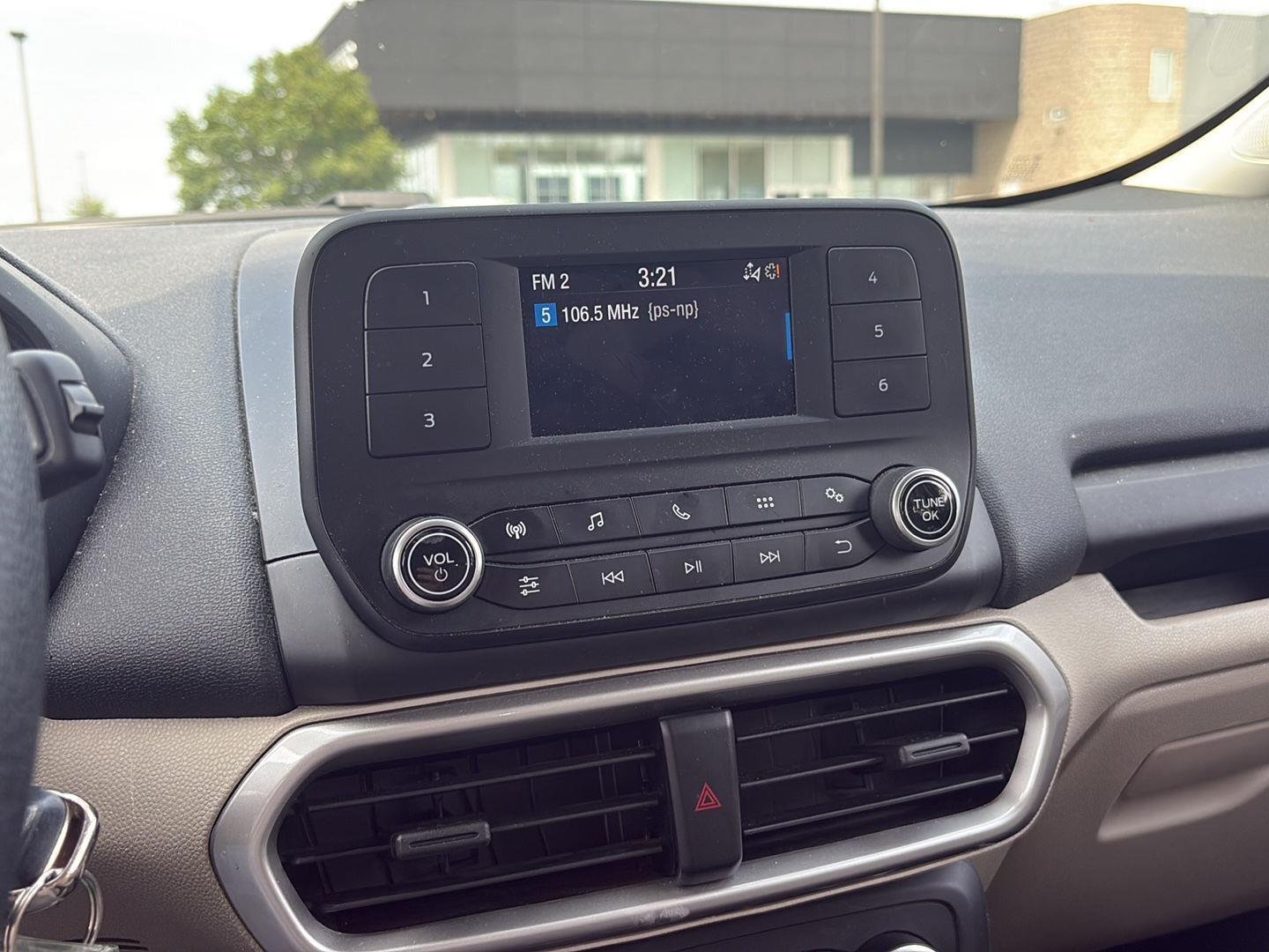 Used 2022 Luxe Yellow Ford S image 7