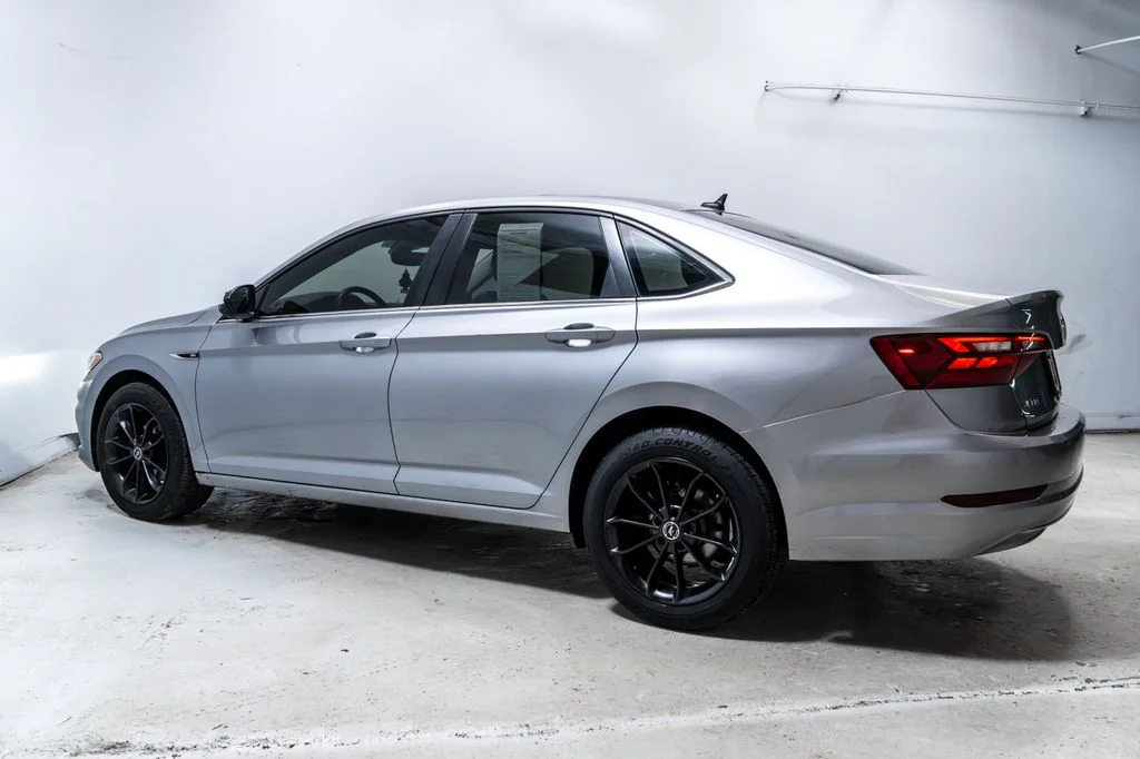 Used 2020 Silver Metallic Volkswagen SEL image 2
