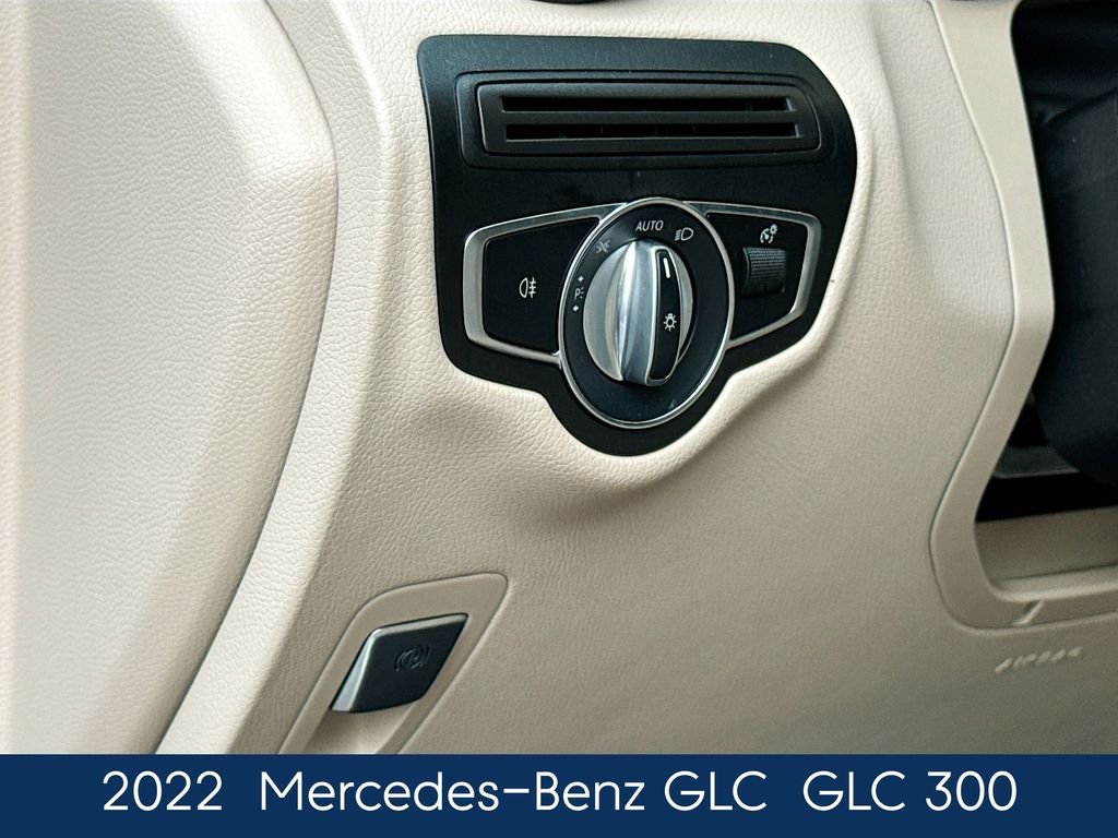 Used 2022  Mercedes-Benz GLC 300 image 21