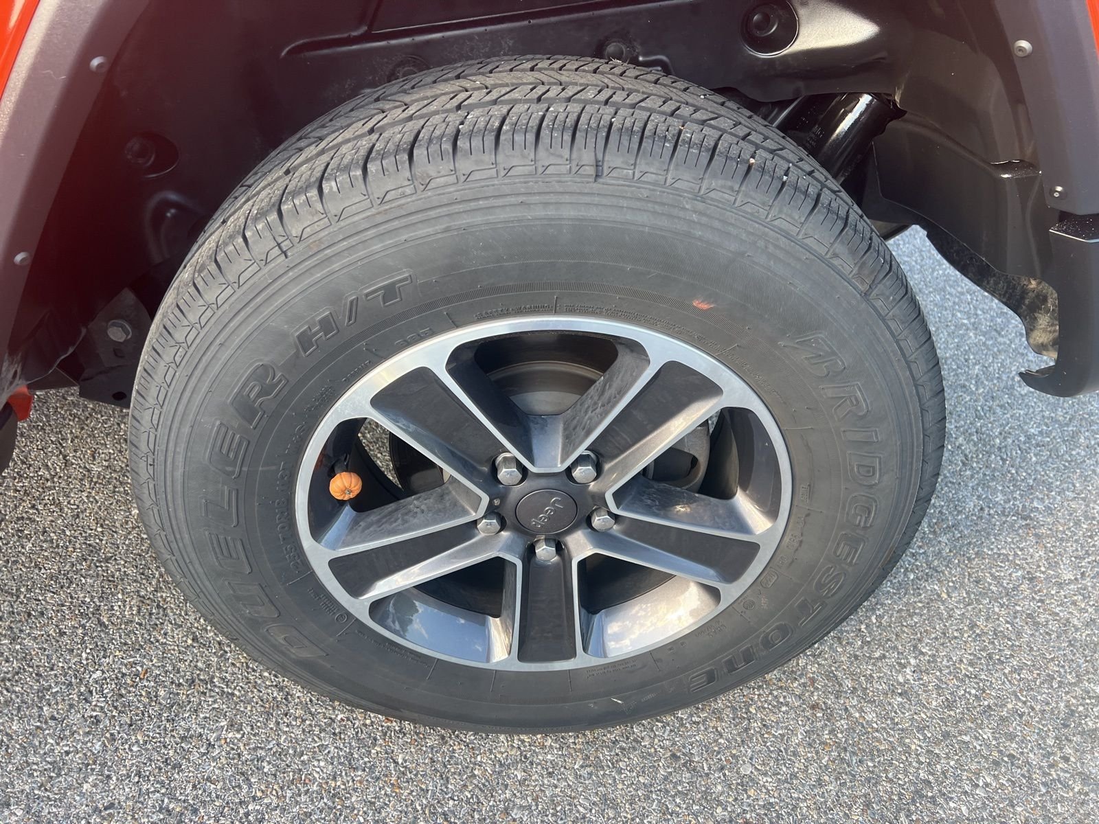 Used 2023  Jeep Sahara image 23