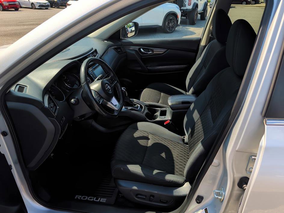 Used 2018 Brilliant Silver Nissan SV image 8