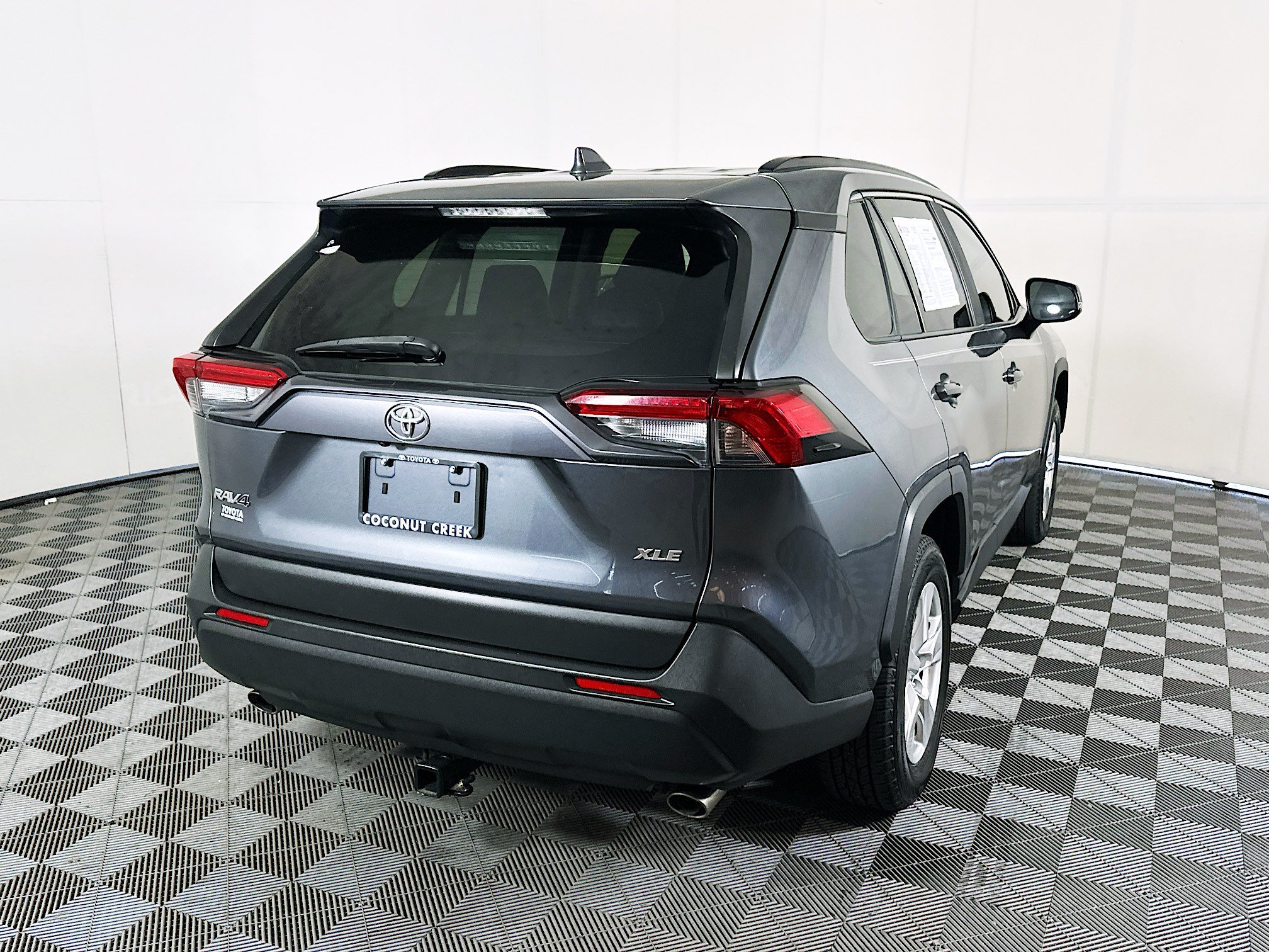Used 2019 Magnetic Gray Metallic Toyota XLE image 3