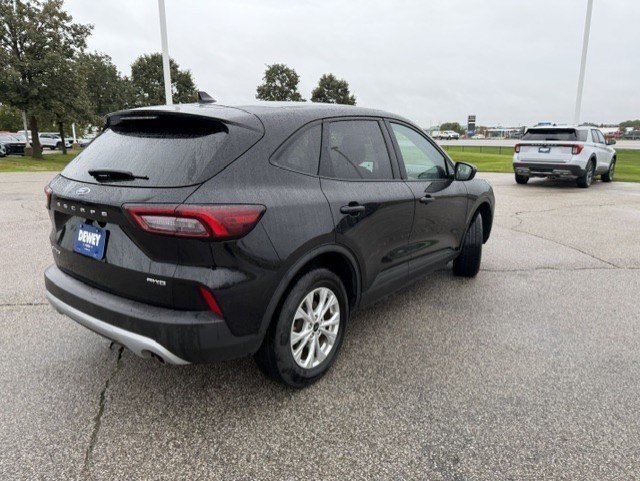 Used 2025 Black Metallic Ford Active image 7