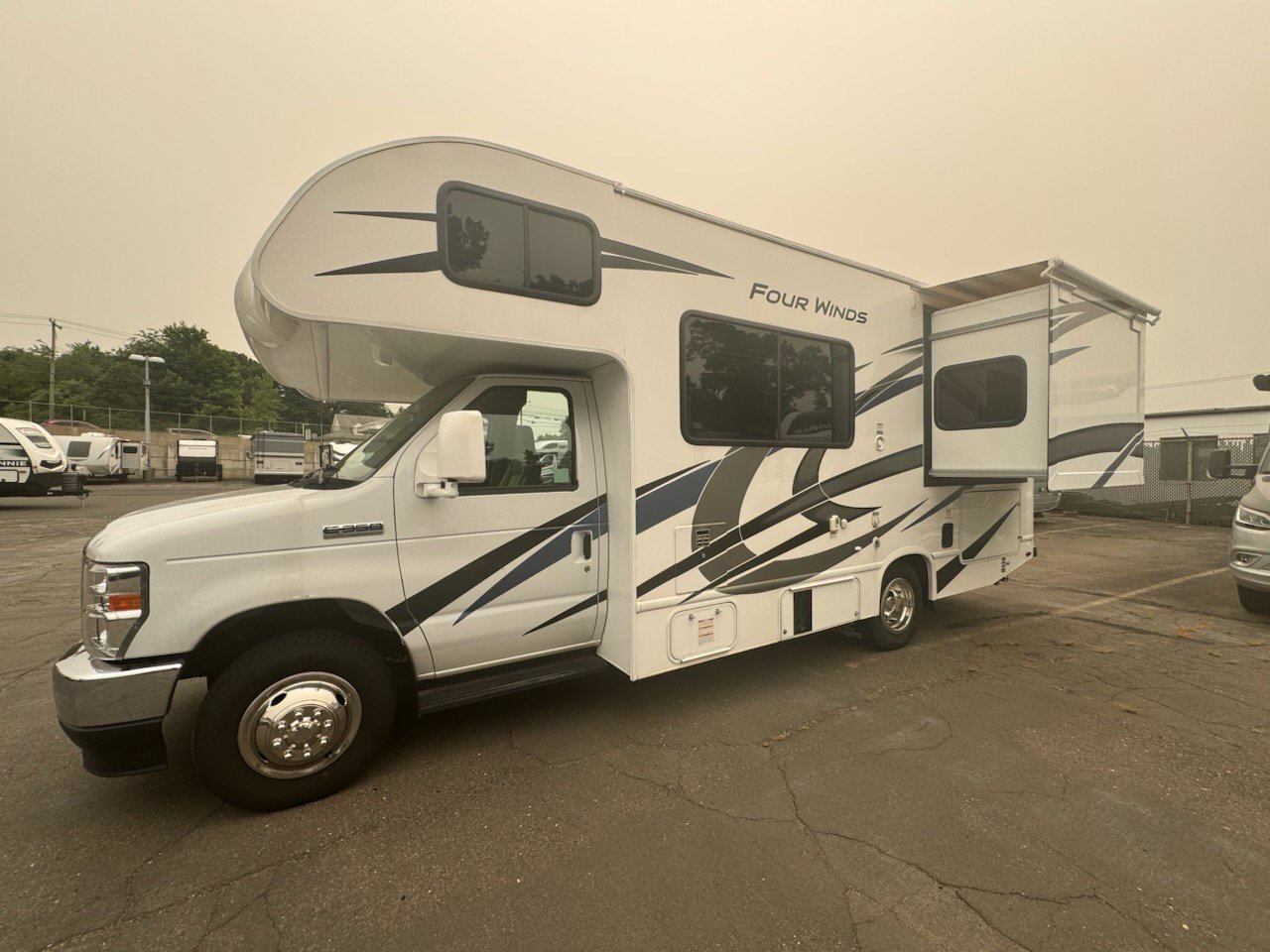 Used 2023  Thor 22B image 2
