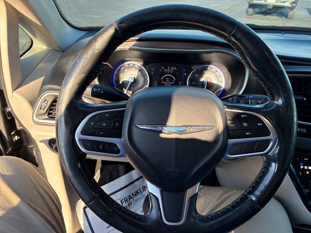 Used 2019 Gray Chrysler Touring L image 13