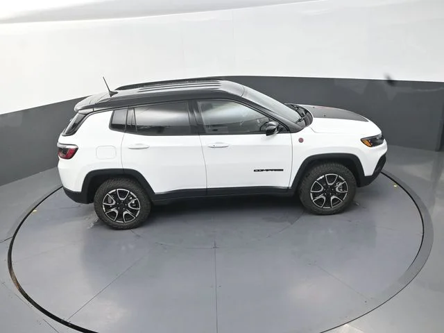 New 2026 Bright White Clear-Coat Exterior Paint Jeep Trailhawk image 18