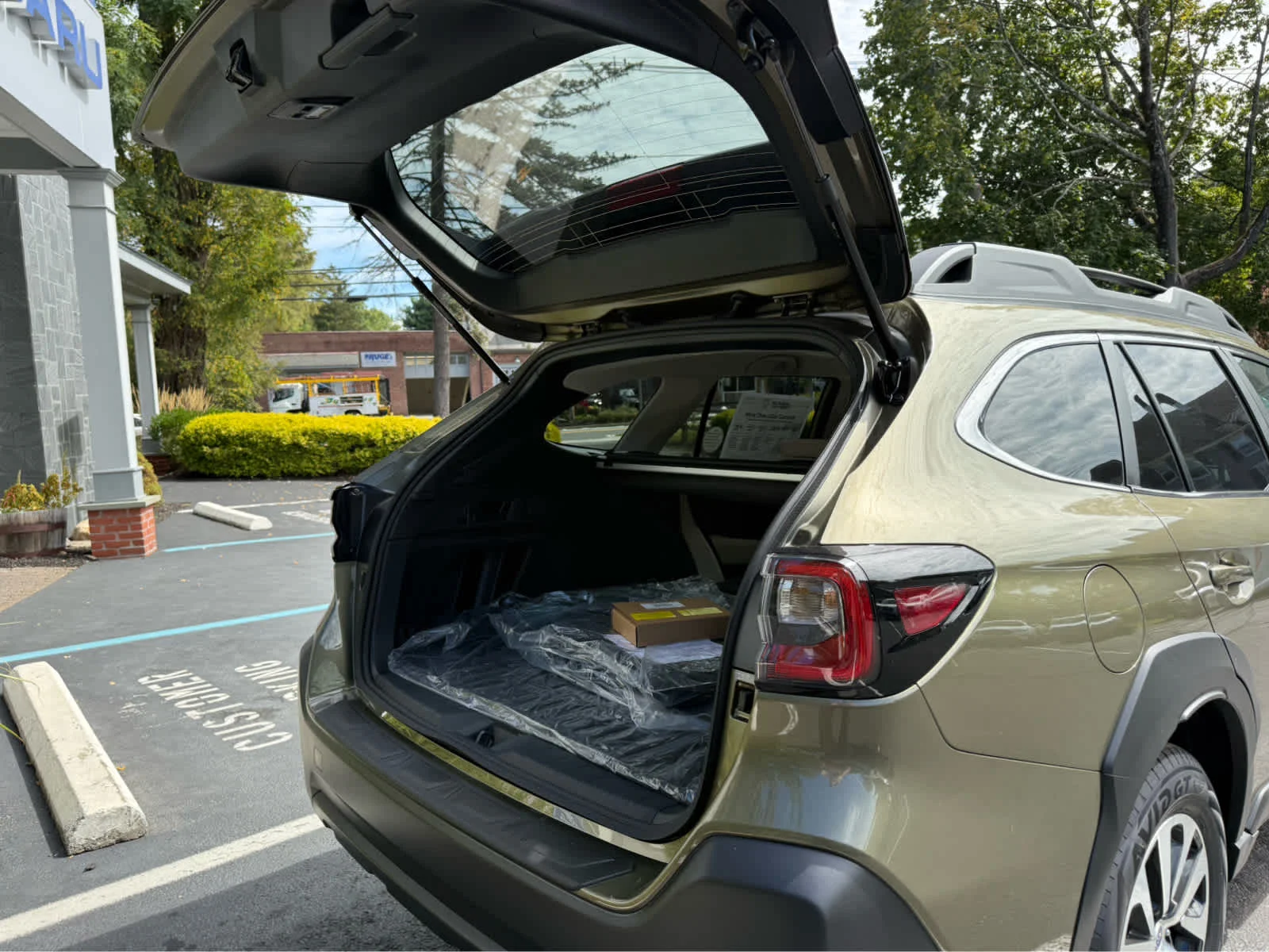 New 2025 GREEN Subaru Premium image 26