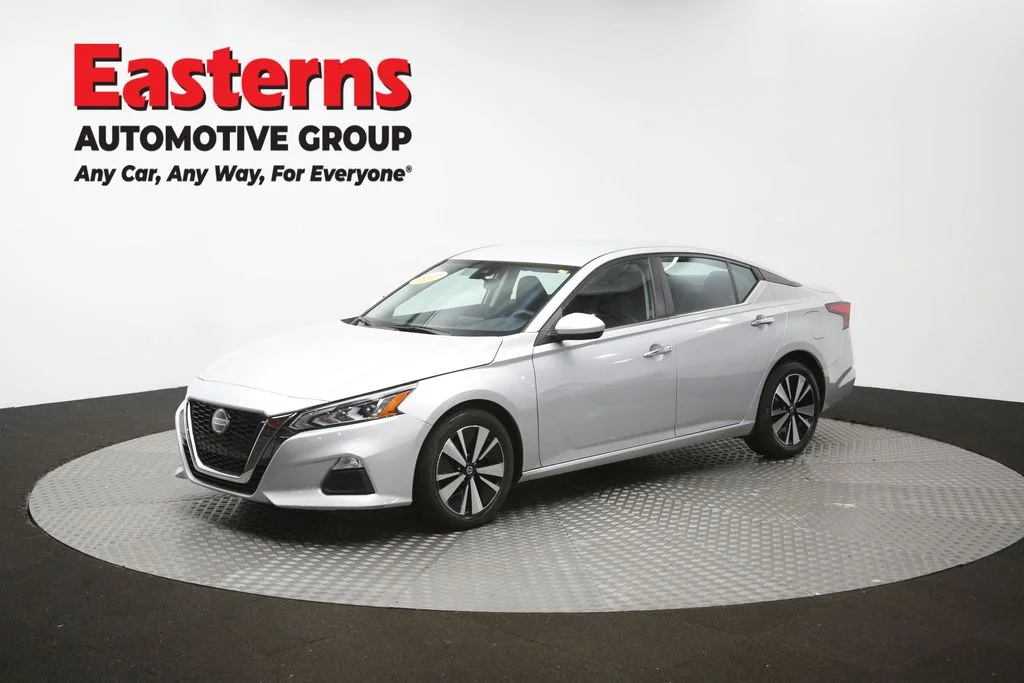Used 2022 Silver Nissan 2.5 SV image 56