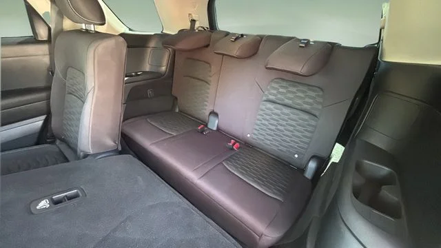 Used 2025 Silver Nissan S image 32