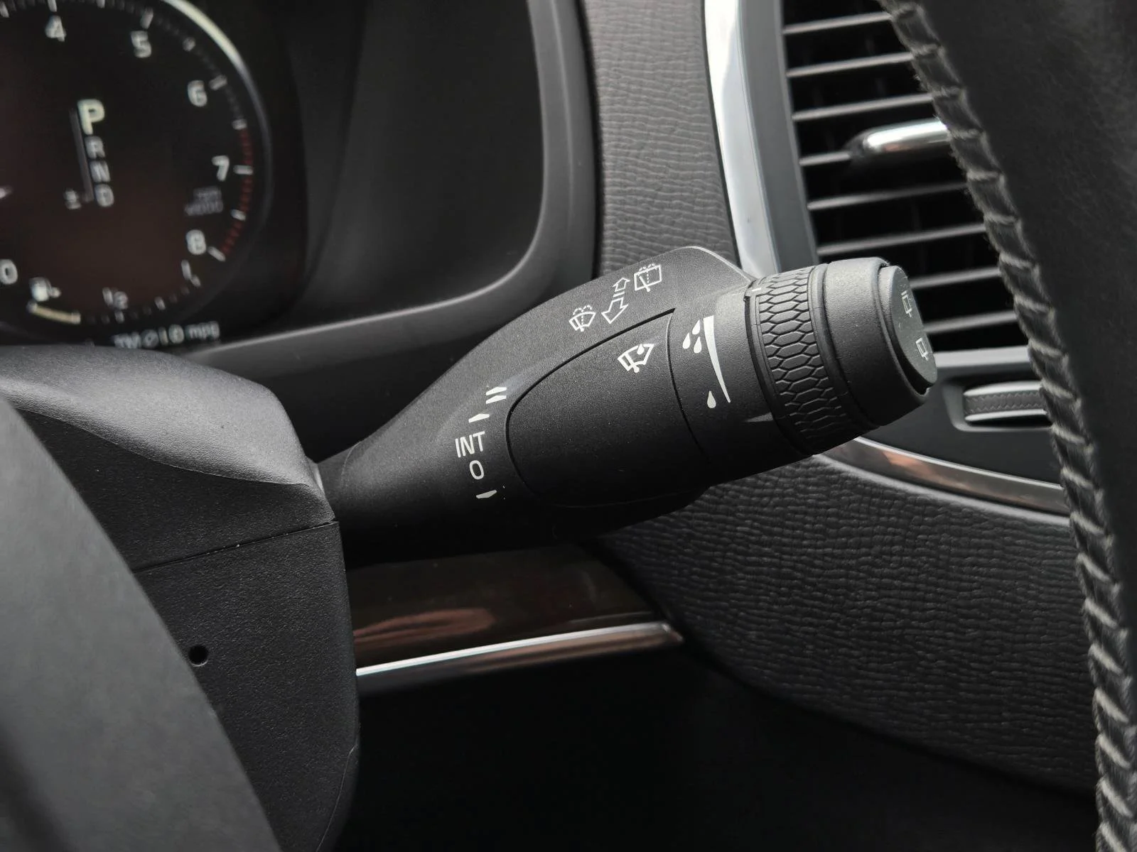 Used 2019 Gray Metallic Volvo Momentum image 20