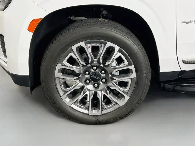 Used 2024 White GMC SLT image 28