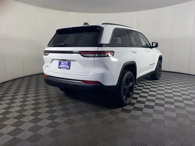 New 2026 Bright White Clear-Coat Exterior Paint Jeep Limited image 9