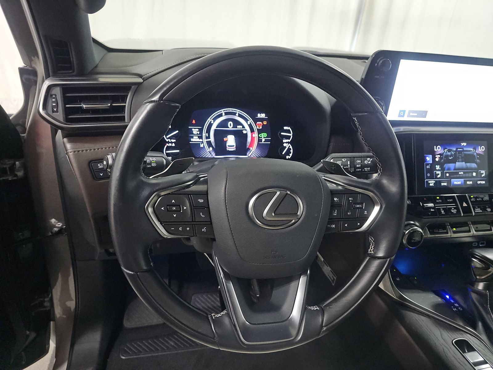 Used 2022 Atomic Silver Lexus LX 600 Luxury image 6