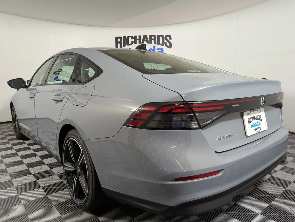 New 2026 Urban Gray Pearl Honda SE image 3