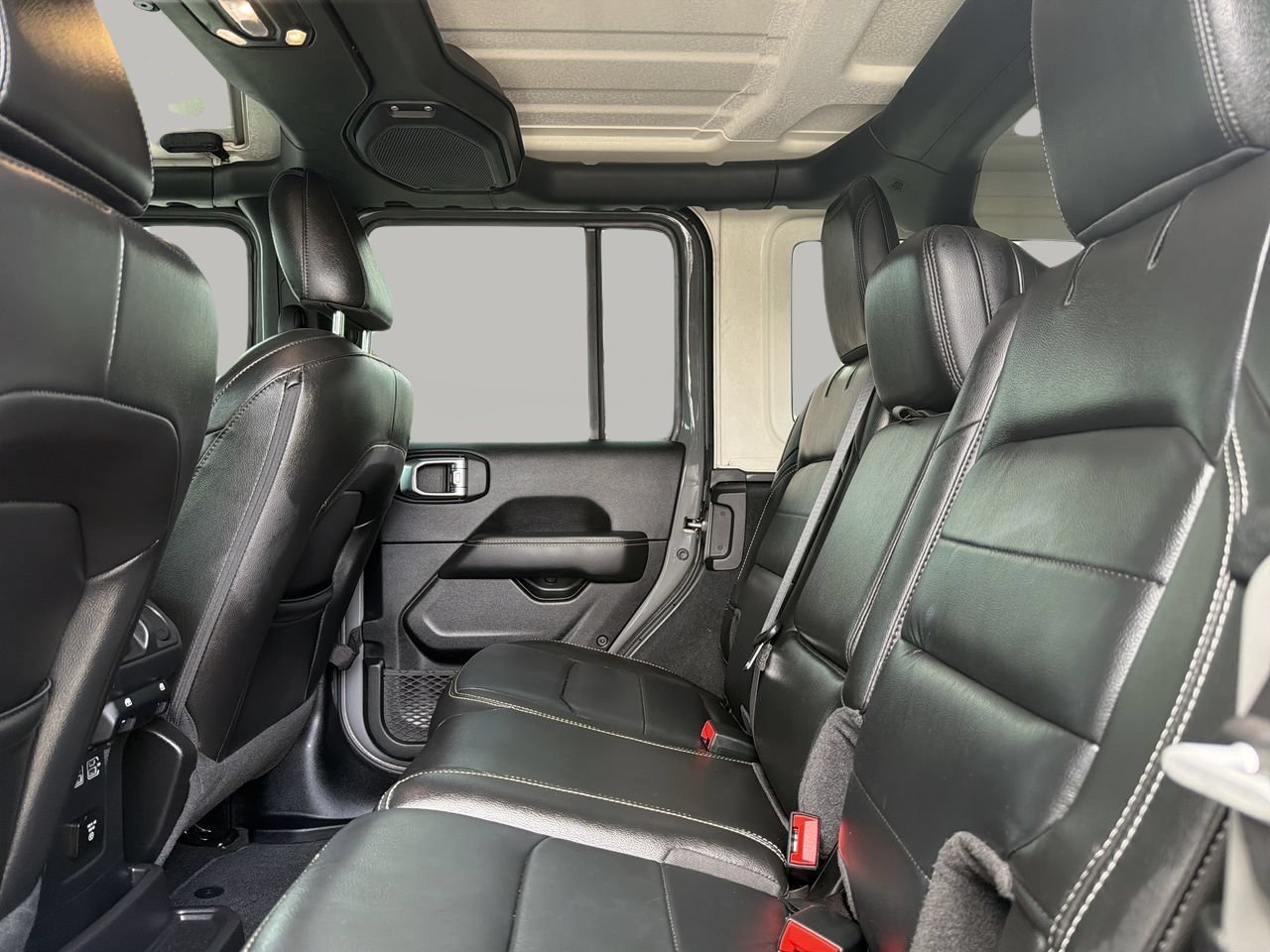Used 2022 Sting-Gray Clearcoat Jeep Unlimited Sahara image 16