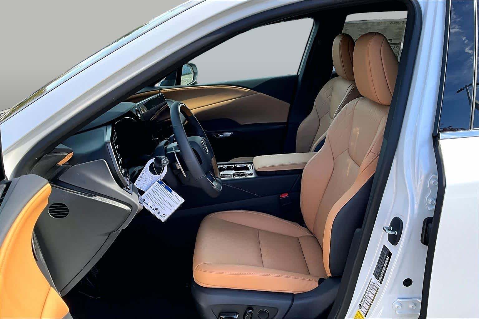 New 2026 Eminent White Pearl Lexus PREMIUM PLUS image 9