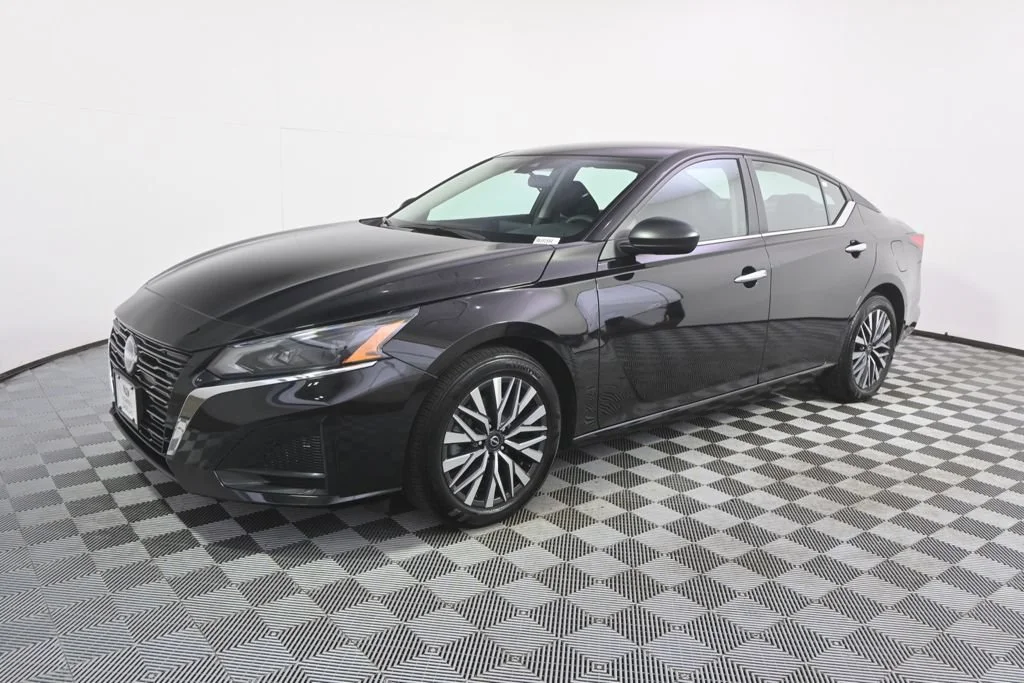 Used 2025 Nissan Altima SV with VIN 1N4BL4DV0SN391594 for sale in Minneapolis, Minnesota