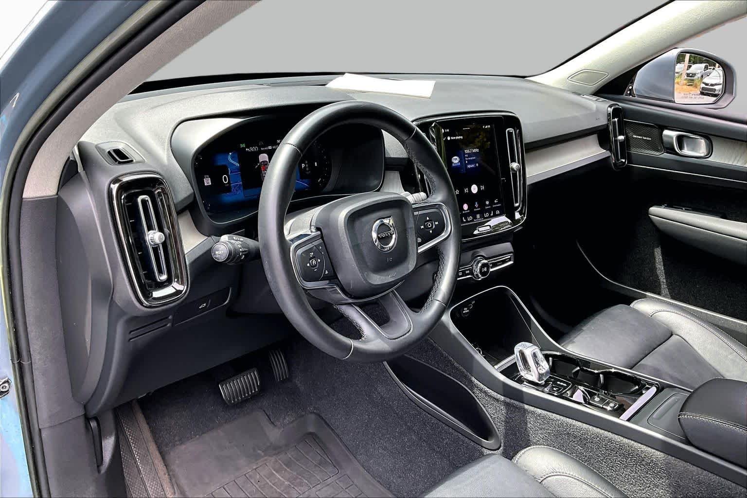 Used 2023  Volvo Plus Bright Theme image 18