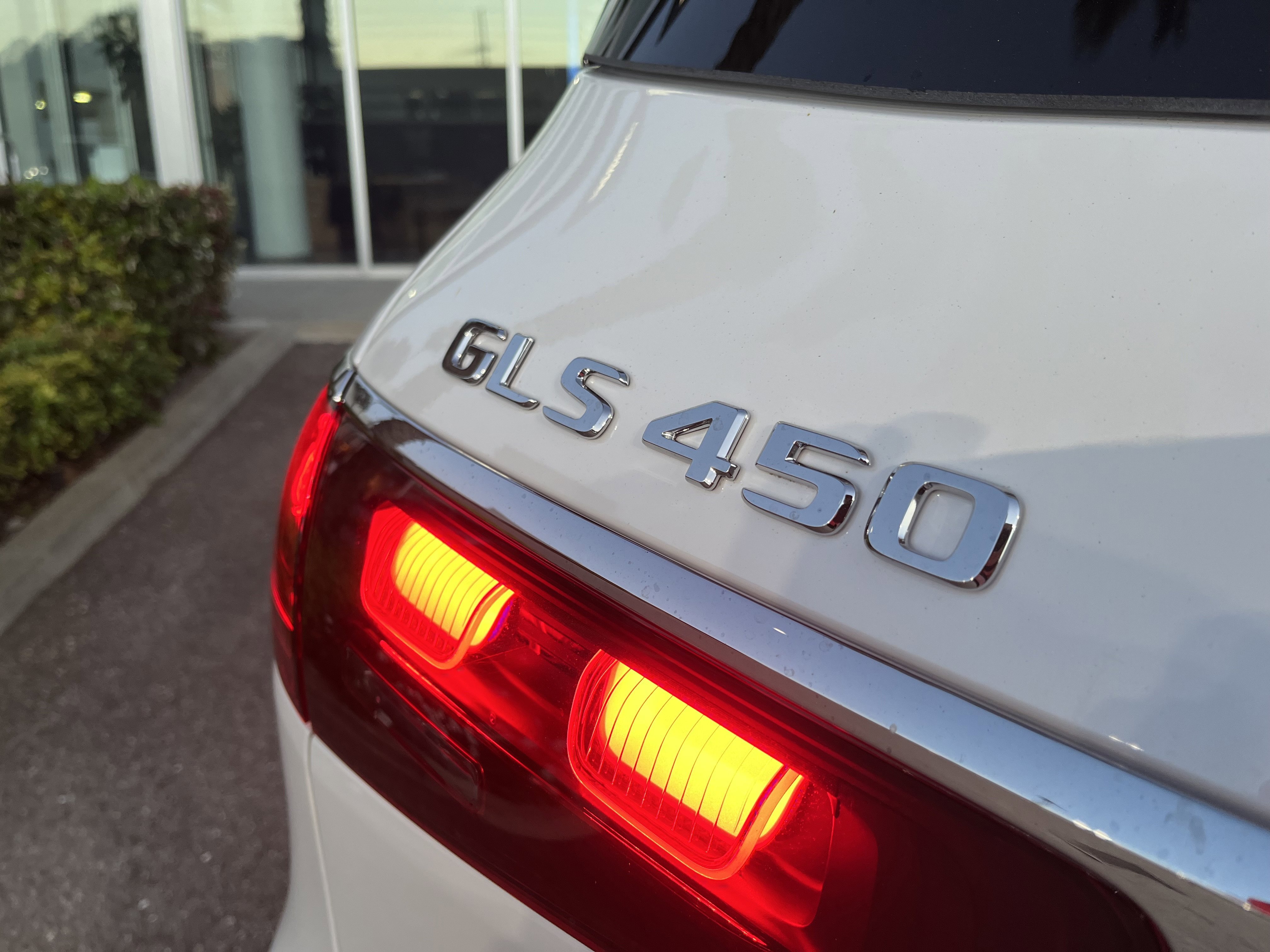 New 2026 MANUFAKTUR Moonlight White Metallic Mercedes-Benz GLS 450 image 6