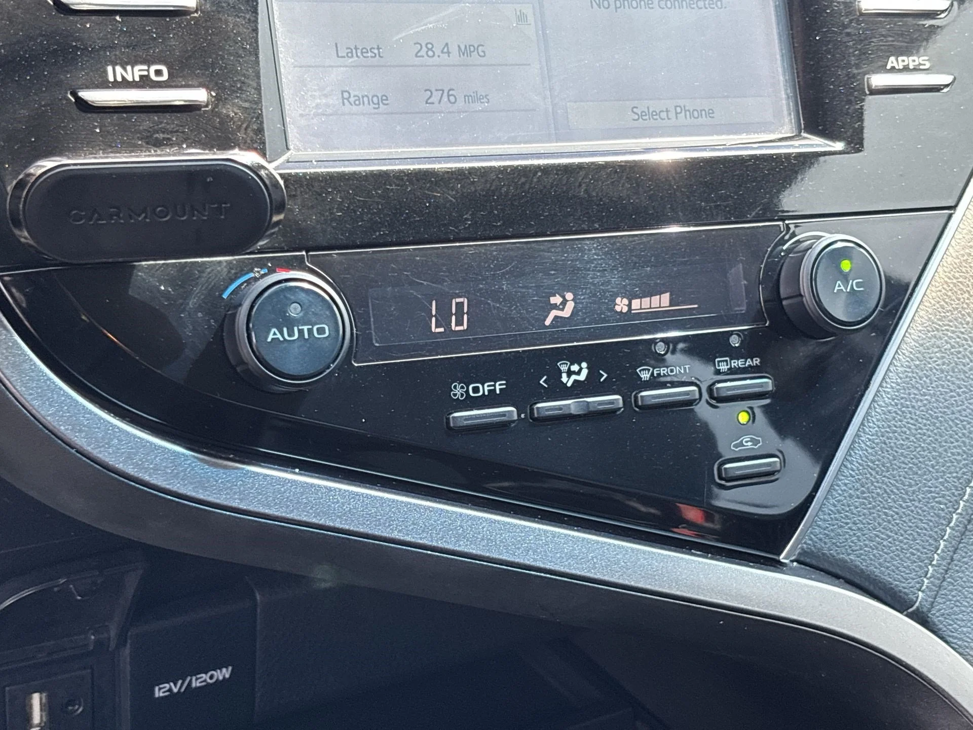 Used 2018 Pearl Toyota SE image 16