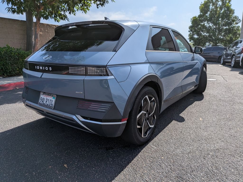 Used 2022 Blue Hyundai SE image 7