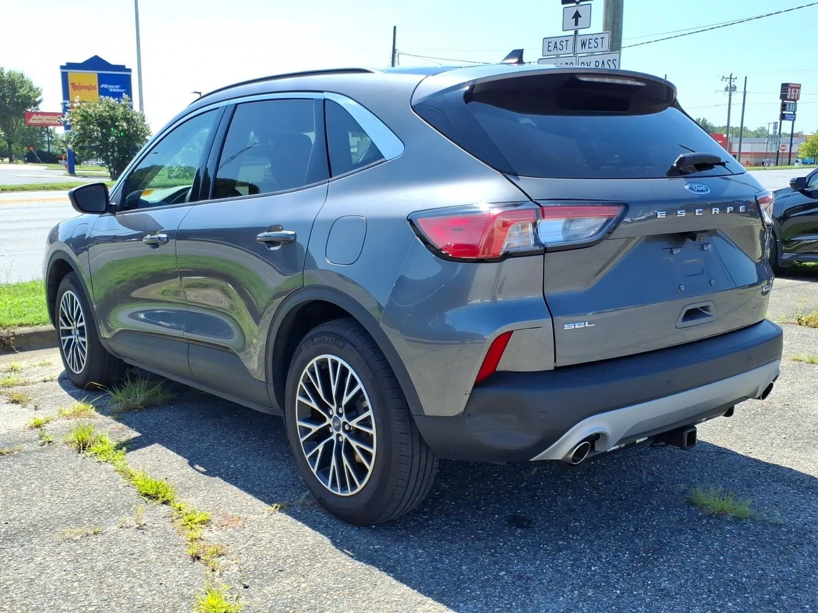Used 2022 Carbonized Gray Metallic Ford SEL Plug-In Hybrid image 8