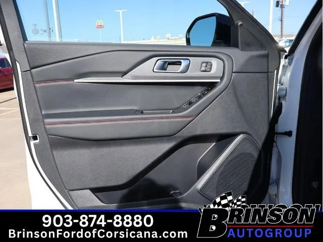 New 2026 Star White Metallic Tri-Coat Ford ST-Line image 33